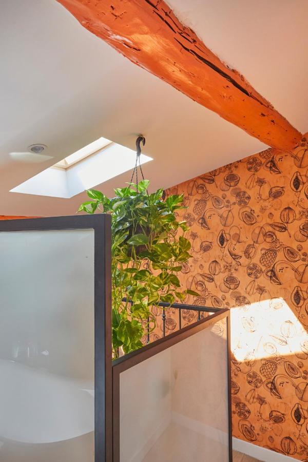 Remarkable Flat In The Historical Part Of Appartement