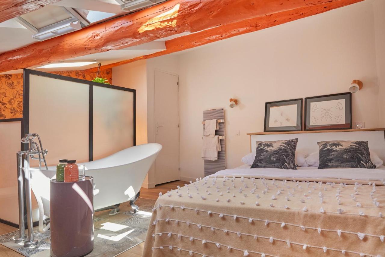 Remarkable Flat In The Historical Part Of Appartement