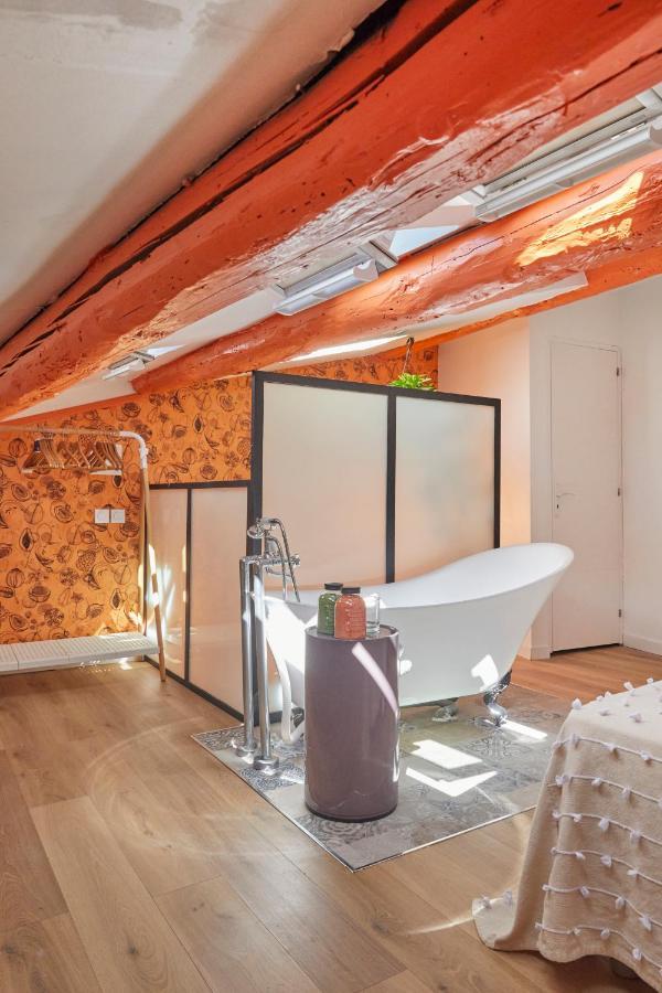 Remarkable Flat In The Historical Part Of Apartment